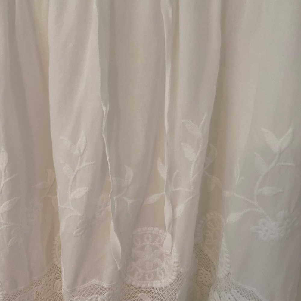 Pretty forever new embroidered blouse - Picture 4 of 7